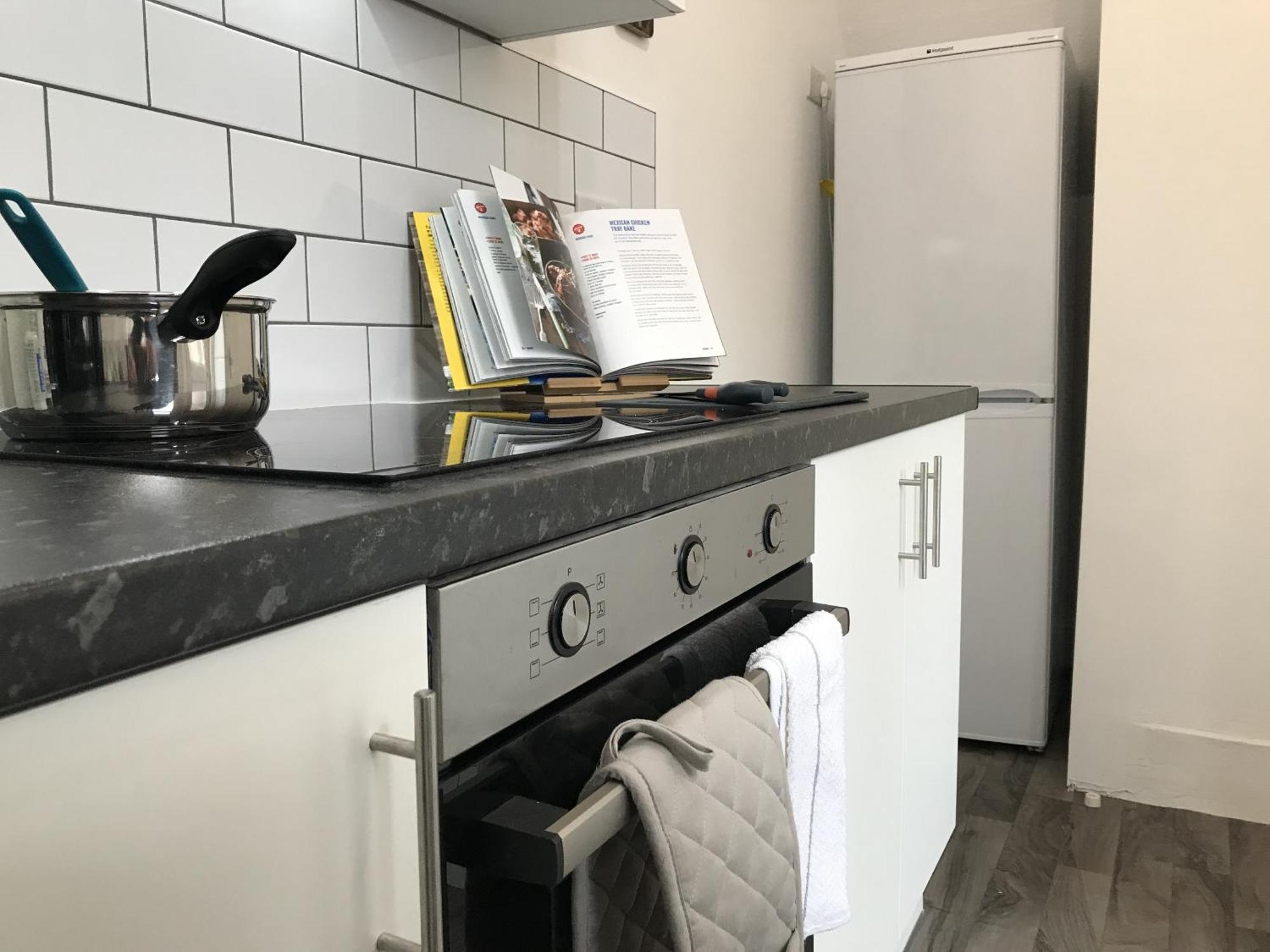 Bright Spacious 3-Bed With Office & Patio, Preston Preston  Ngoại thất bức ảnh