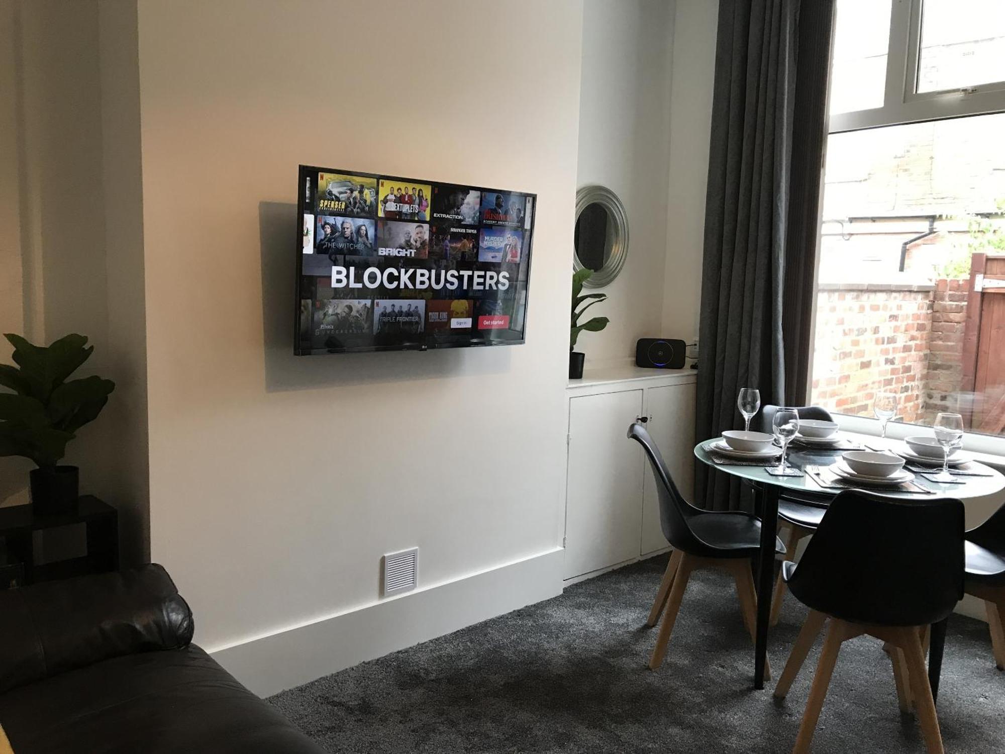 Bright Spacious 3-Bed With Office & Patio, Preston Preston  Ngoại thất bức ảnh