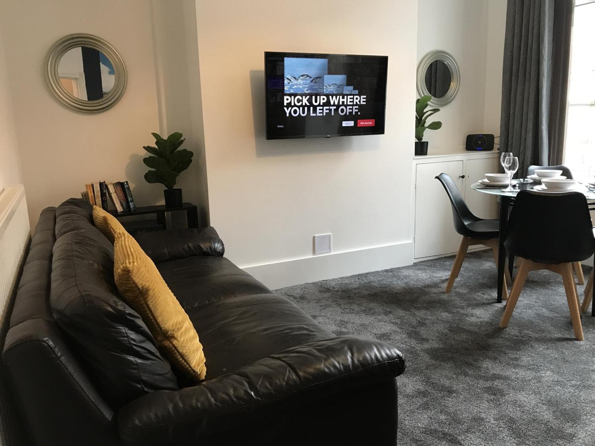 Bright Spacious 3-Bed With Office & Patio, Preston Preston  Ngoại thất bức ảnh